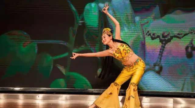 公司舉行圓夢藝術(shù)團(tuán)成立大會(huì)暨首批節(jié)目展演8.jpg 公司舉行圓夢藝術(shù)團(tuán)成立大會(huì)暨首批節(jié)目展演8.jpg