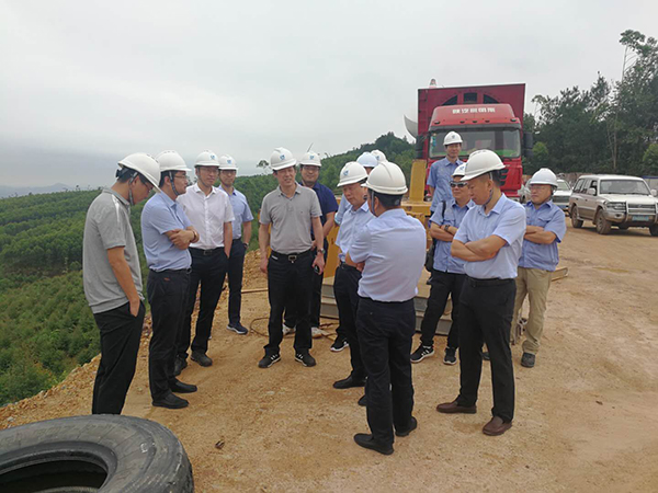 4-沈順高到新能源中航象州百丈風(fēng)電場現(xiàn)場調(diào)研.jpg 4-沈順高到新能源中航象州百丈風(fēng)電場現(xiàn)場調(diào)研.jpg